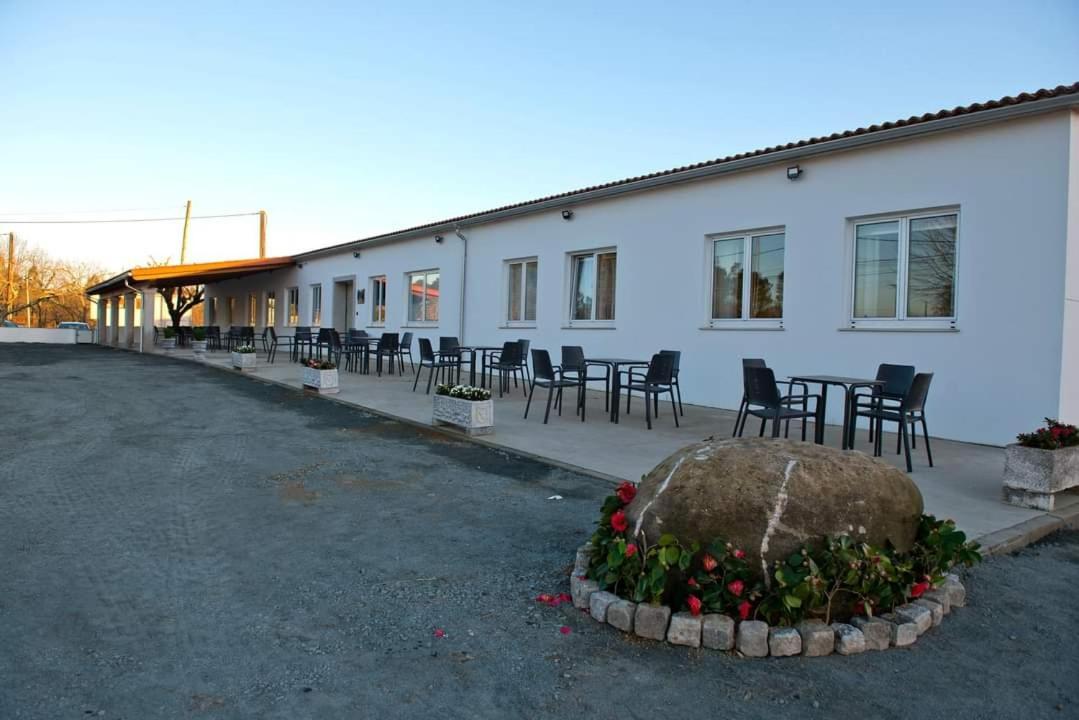 Hotel La Puerta De Arzua Bagian luar foto